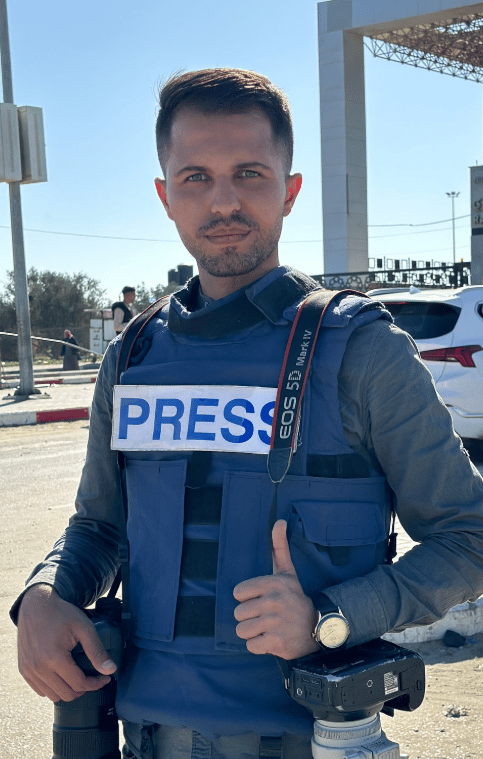 מוהנד אלחטיב פלסטיני מעזה שיוון ביטלה את מעמד הפליטות שלו