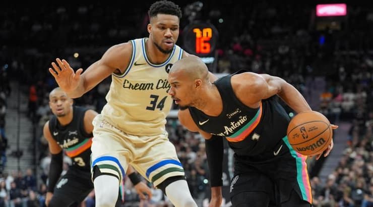 ויקטור וומבניאמה מול יאניס