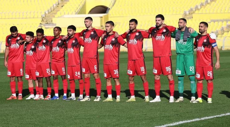 שחקני הפועל רמת גן לפני השריקה