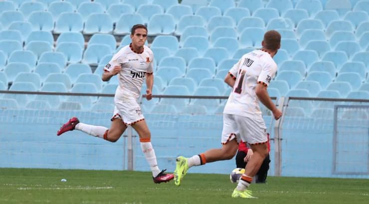 ארד בר רץ לחגוג