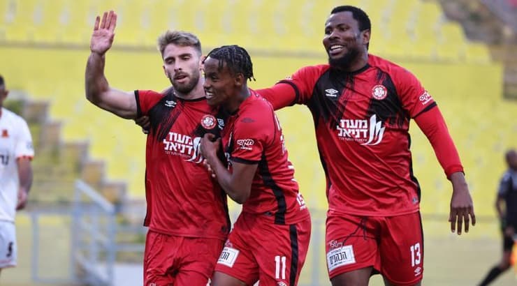 שחקני הפועל רמת גן באים לחגוג עם אדר רטנר