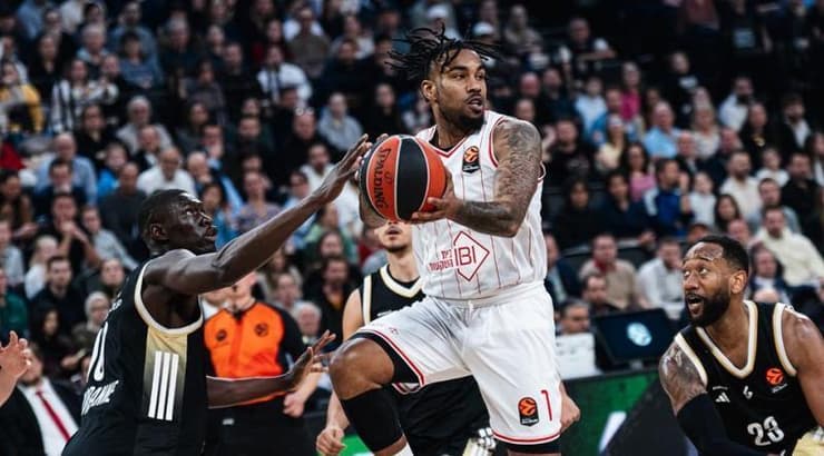 כריס ג'ונס מסתבך