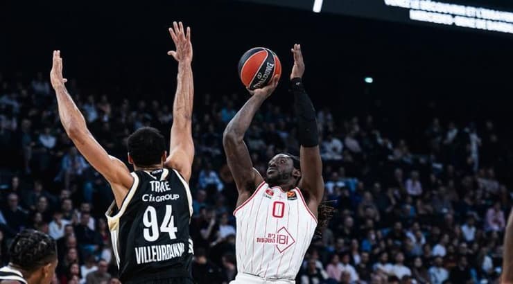 ג'ונתן מוטלי זורק