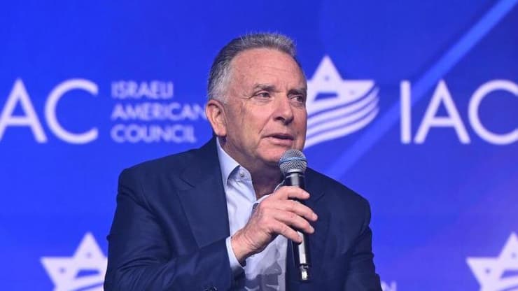 סטיב וויטקוף בכנס ה-IAC במיאמי 