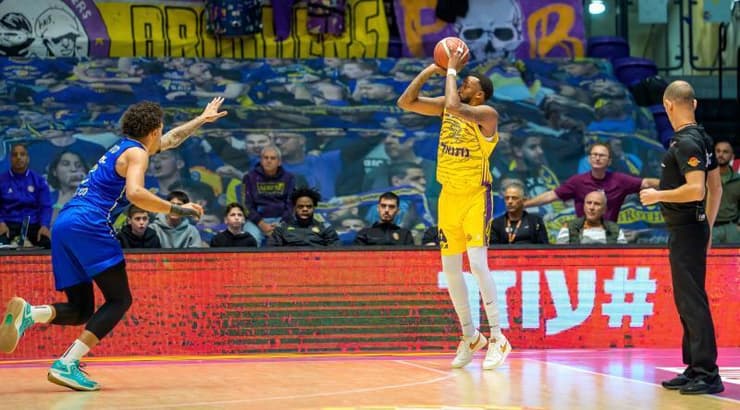 ג'ורדן מקריי עולה לזריקה