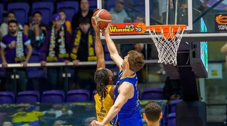 רומן סורקין בפעולת הגנה