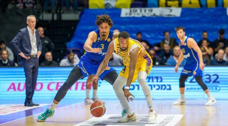 ג'ורדן מקריי ומרסיו סנטוס במאבק