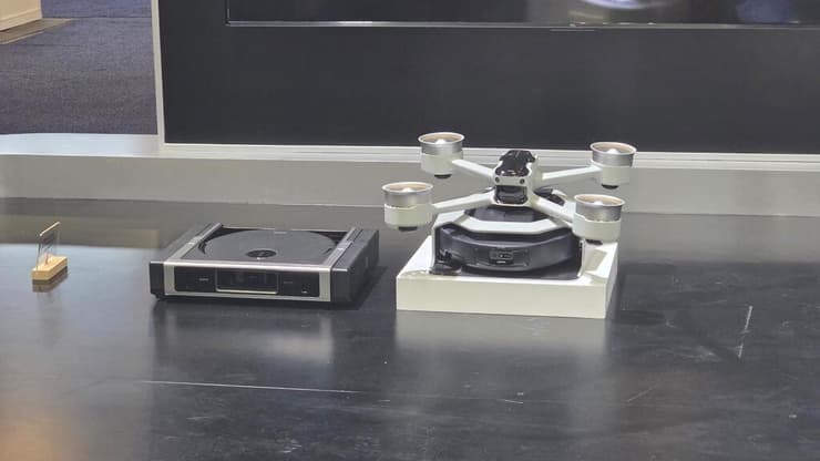 גם שואב עם רחפן היה בתערוכה