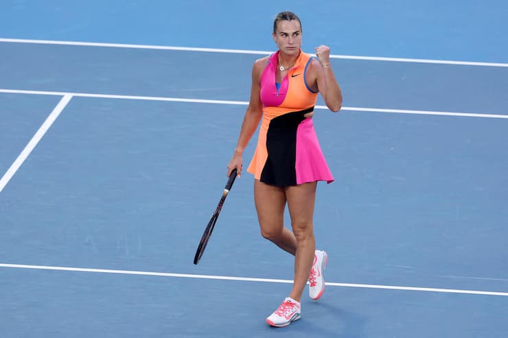 קצת התקשתה במערכה הראשונה, טיילה בשנייה. ארינה סבאלנקה (צילום: Martin KEEP / AFP) הטניסאית הבלארוסית ארינה סבאלנקה