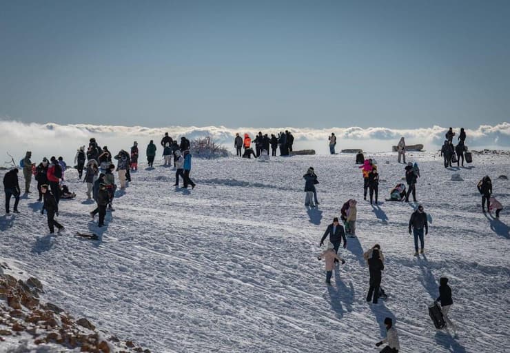 מבקרים בהר החרמון בסוף השבוע 