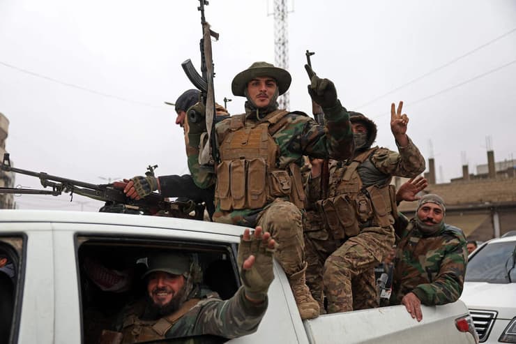 לוחמי א-שרע צבא סוריה אחרי כיבוש א-טבקה שנכבש אזור א-רקה