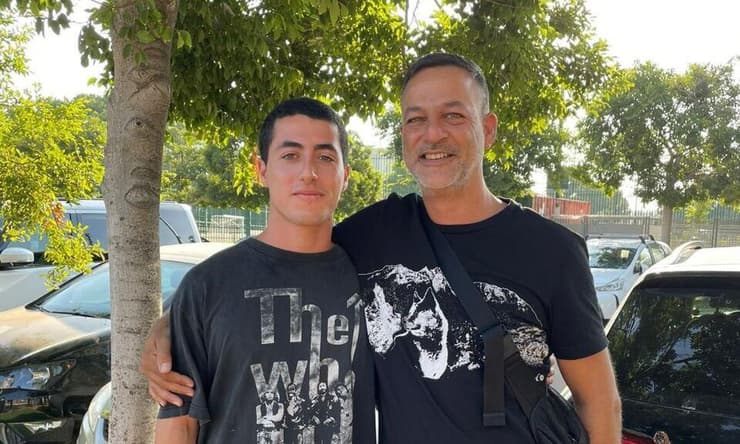 קובי סמרנו לצד בנו, יונתן סמרנו ז"ל