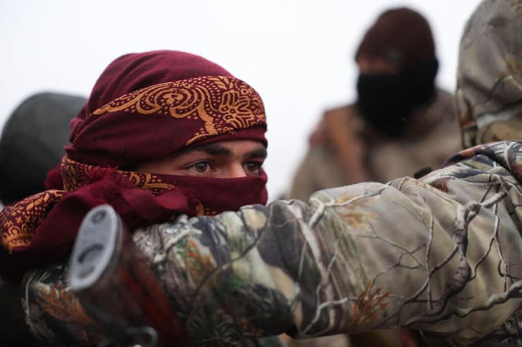 כוחות משטר א-שרע צבא סוריה אזור א-טבקה במחוז דיר א-רקה 17 בינואר