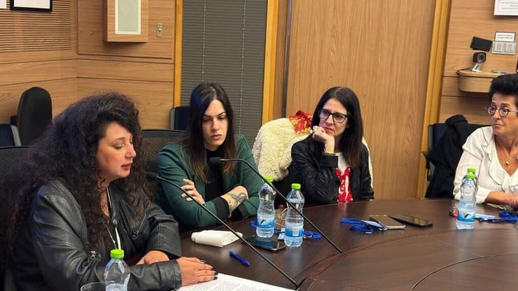 שי-לי עטרי שורדת הטבח בכפר עזה וקורבן אונס, מדברת בוועדה לקידום מעמד האישה בכנסת