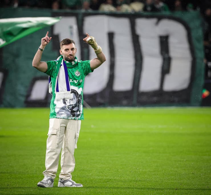 מתן אנגרסט בטקס בסמי עופר