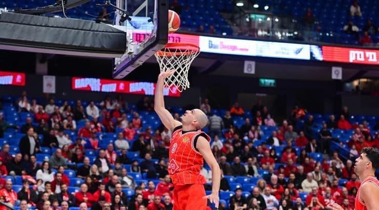 גיא פלטין עולה לסל