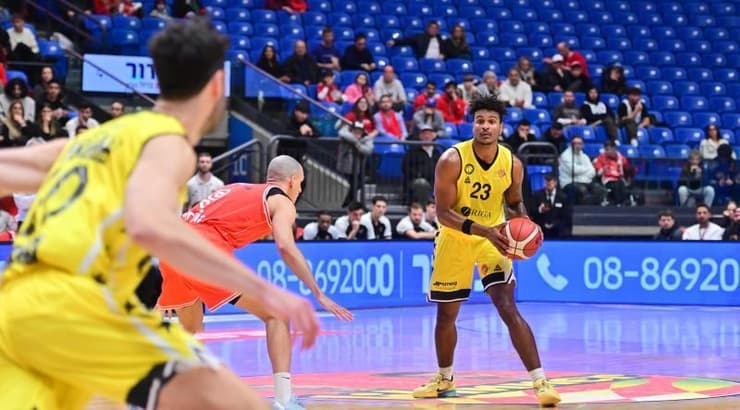 אוטיס פרייז'ר מחפש את חברו