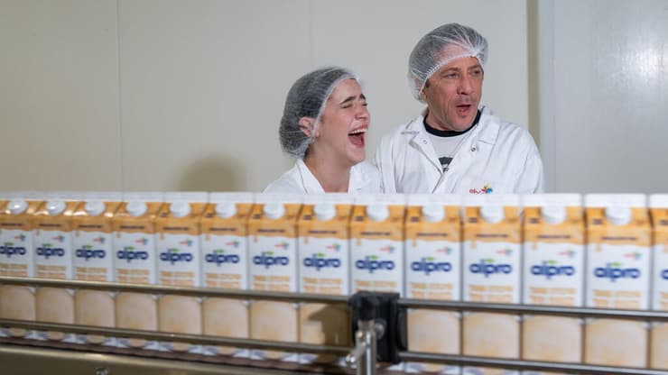 שירה ועידן אוכלים את הצפון תחליפי חלב 