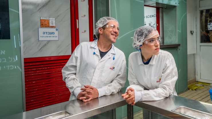 שירה ועידן אוכלים את הצפון תחליפי חלב 