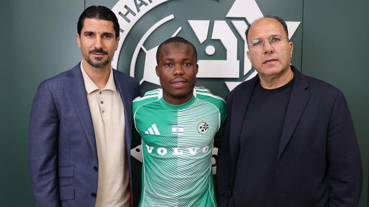 סדריק דון לצד איציק עובדיה וליאור רפאלוב (צילום: האתר הרשמי של מכבי חיפה) סדריק דון לצד איציק עובדיה וליאור רפאלוב