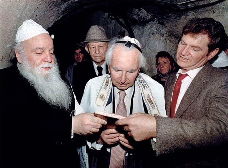 ויקטור פרנקל חוגג בר מצווה שנייה בישראל