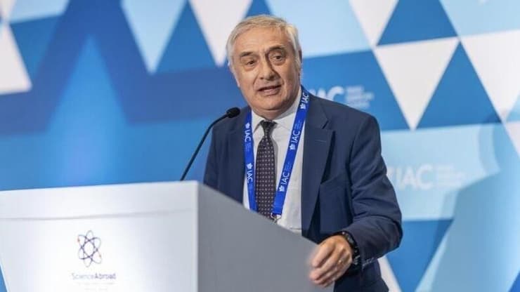 זוכה הנובל פרופ' יואל מוקיר בדיון בעזיבת רופאים בכנס ScienceAbroad במיאמי