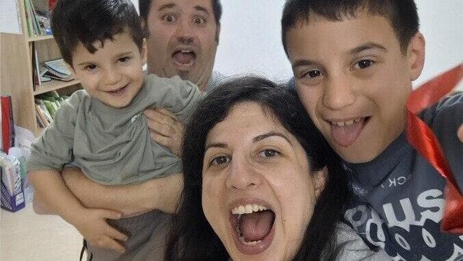 "הבנתי שאני עובר משהו אחר". רואי הדר ומשפחתו (צילום: אלבום פרטי) רואי הדר ומשפחתו