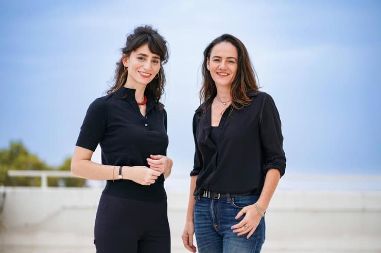 מימין לשמאל: פרופ' אסיה רולס וד"ר תמר קורן