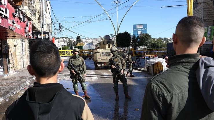 צילום: HAZEM BADER / AFP חברון פשיטה כוחות צה"ל