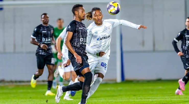 עומרי עמאר עם הכדור