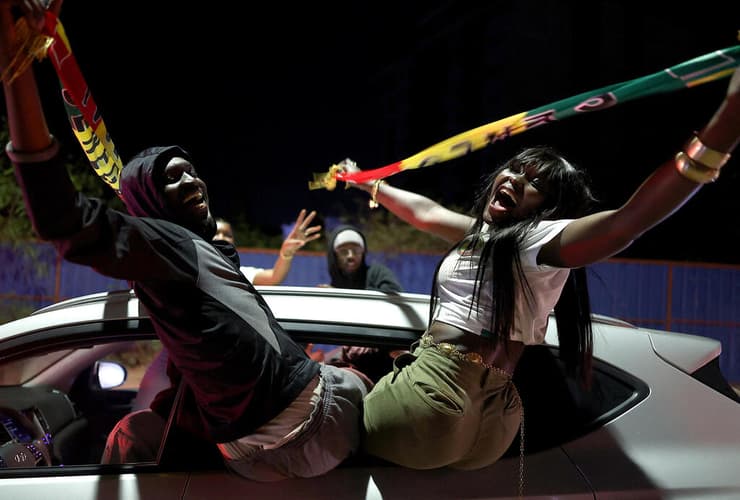 החגיגות אל תוך הלילה בסנגל