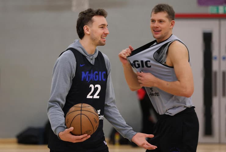 מוריץ (מימין) ופראנץ ואגנר באימון אורלנדו בלונדון