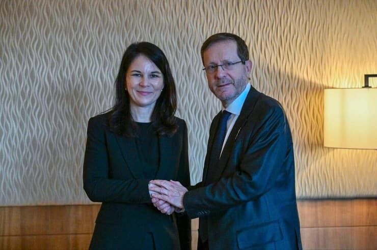 נשיא המדינה ואנאלנה ברבוק בדאבוס