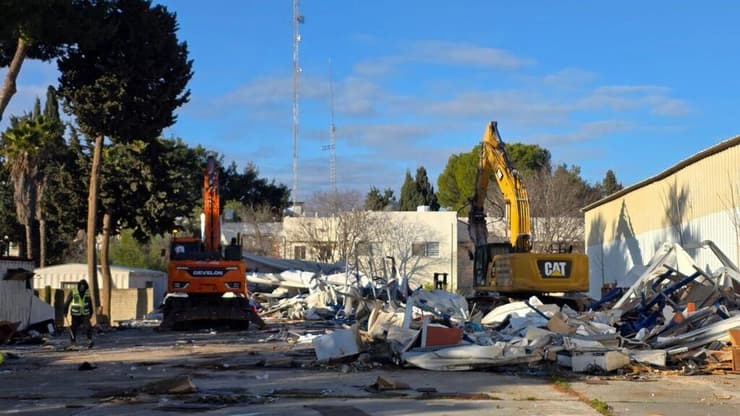 כוחות הביטחון הגיעו להרוס את מטה אונרא בירושלים שנמצא בגבעת התחמושת