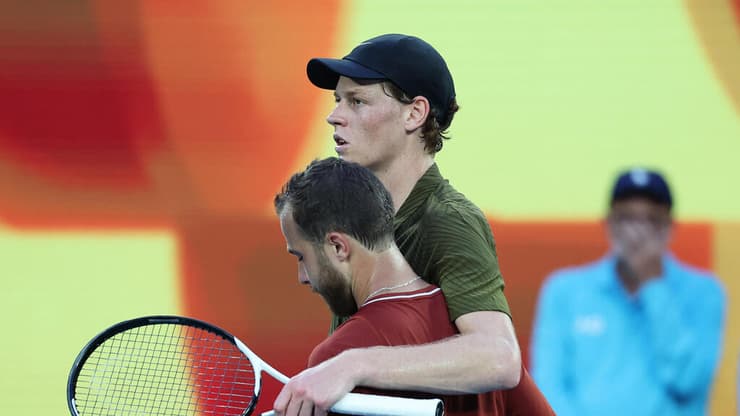 יאניק סינר  הוגו גסטון