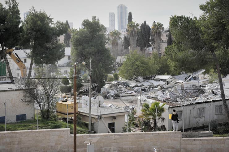 צילום: AP Photo/Mahmoud Illean הריסת בניין אונר"א במזרח ירושלים