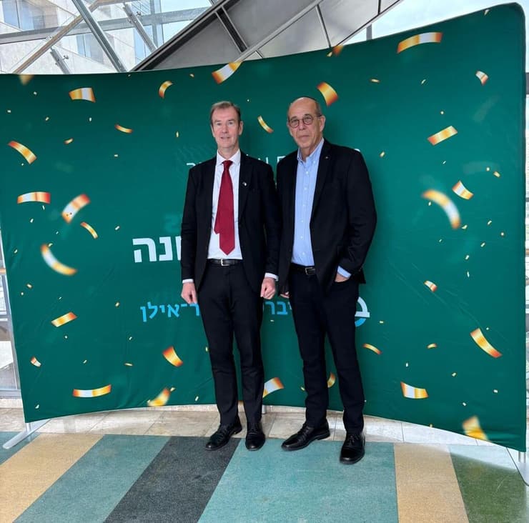 פרופ' צבן עם שגריר האיחוד האירופי