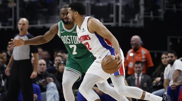 טוביאס האריס מול ג'יילן בראון