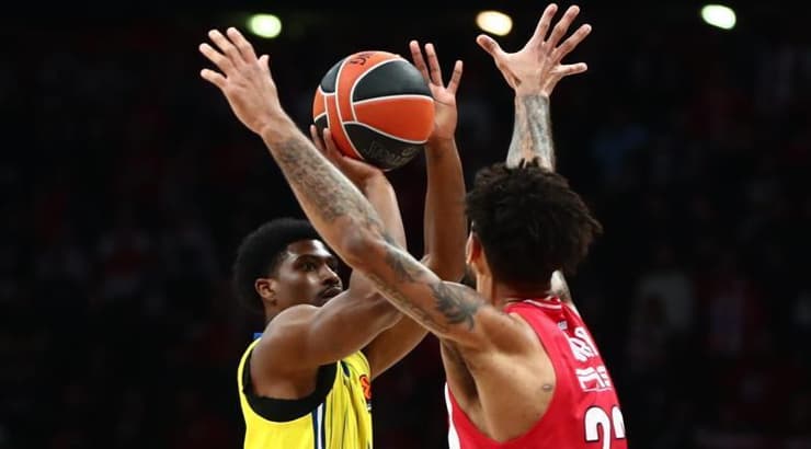 ג'ימי קלארק זורק