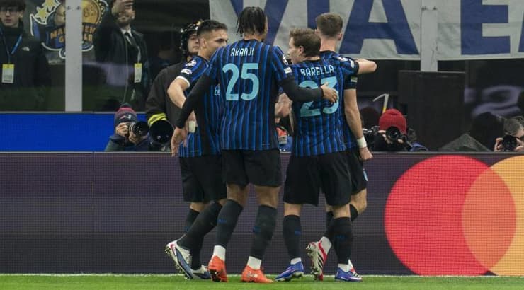 שחקני אינטר חוגגים