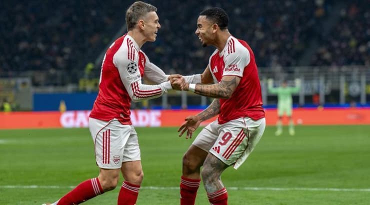 גבריאל ז'זוס ולאנדרו טרוסאר חוגגים