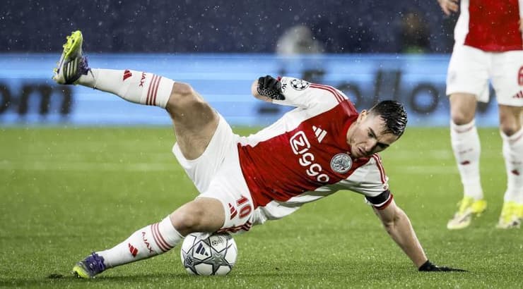 אוסקר גלוך מועד