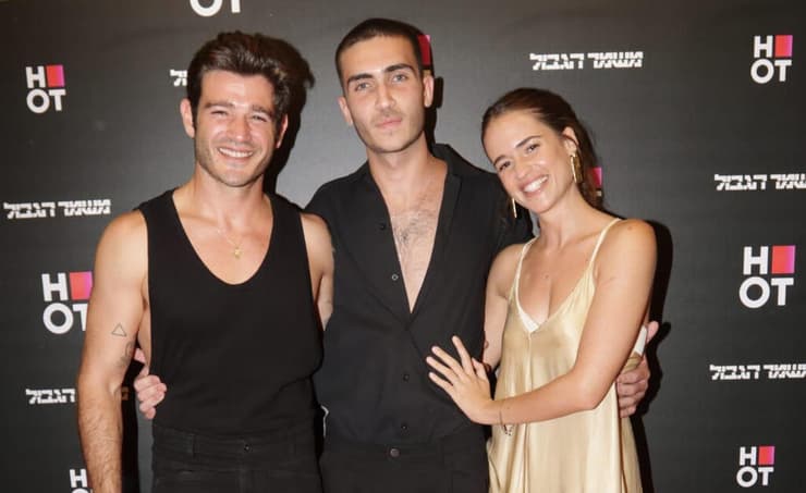 בן סולטן בין אחותו ניב לגיסו מאור שוויצר (צילום: ענת מוסברג) בן סולטן בין אחותו ניב לגיסו מאור שוויצר