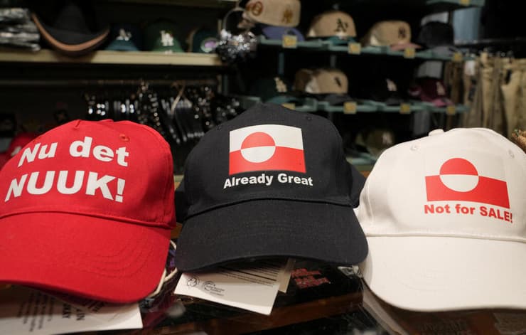 כובעים ב דנמרק ברקע איומי טראמפ להשתלט על גרינלנד