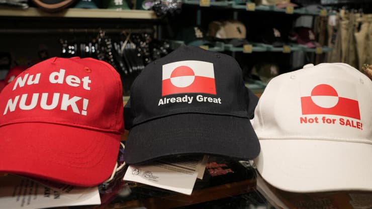 כובעים ב דנמרק ברקע איומי טראמפ להשתלט על גרינלנד