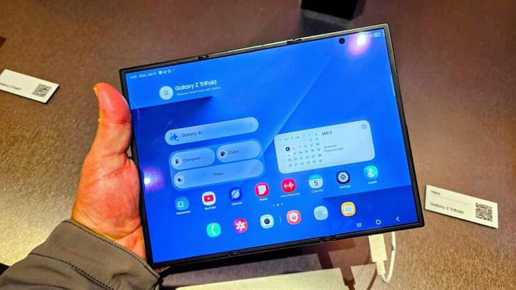 הסמארטפון המתקפל לשלוש Samsung Galaxy Z TriFold