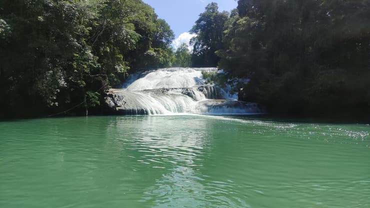 מפלי רוברטו בריוס, ליד העיר