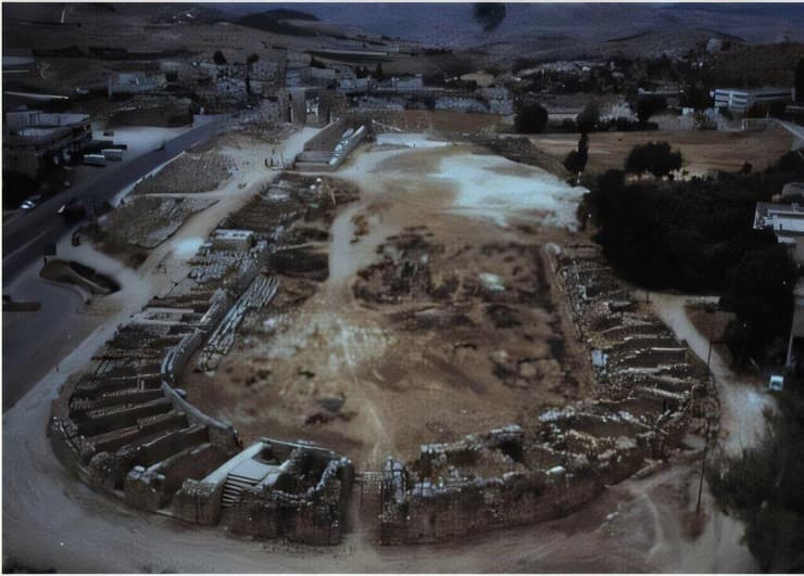 ההיפודרום העתיק בג'רש, אתר קבר אחים מהמגפה המתועדת הראשונה באזור הים התיכון