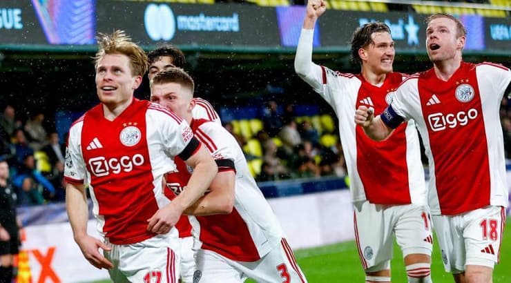 שחקני אייאקס מאושרים