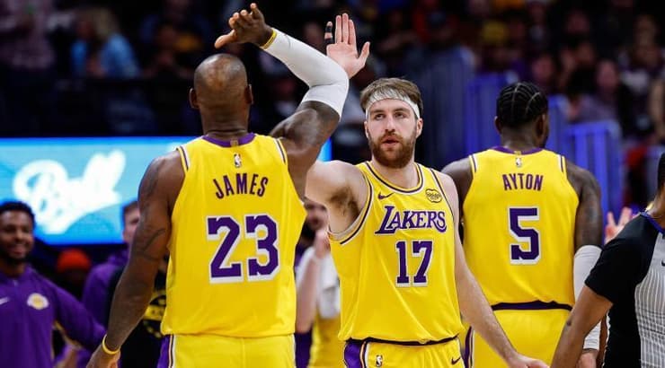 דרו טים ולברון ג'יימס מרוצים